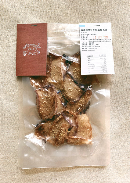 沾到毛了 白芝麻旗魚片