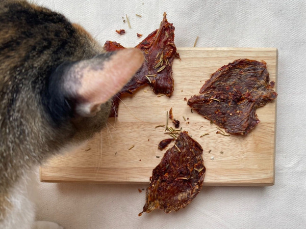 沾到毛了 茄汁義式迷迭豬里肌肉片 55g