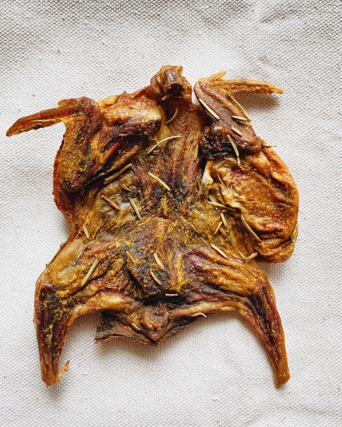 沾到毛了 迷迭咖哩鵪鶉